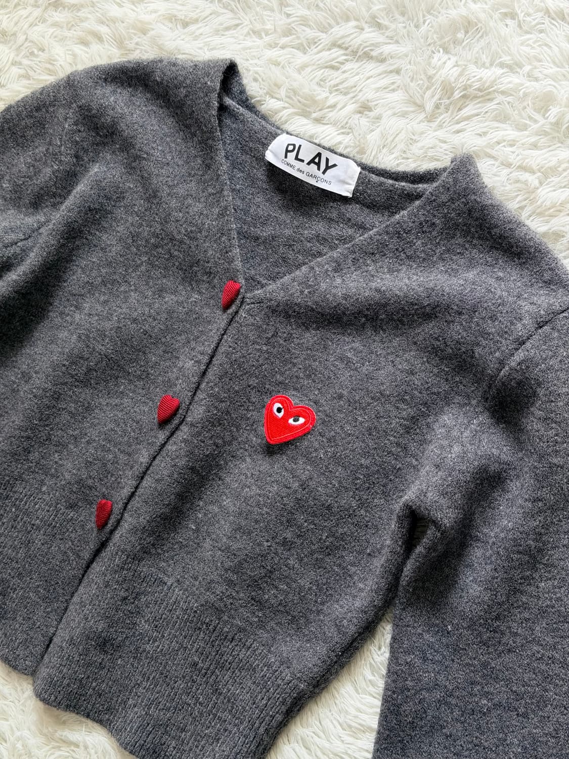 꼼데가르송 플레이 하트 버튼 크롭 가디건 상품이미지3
