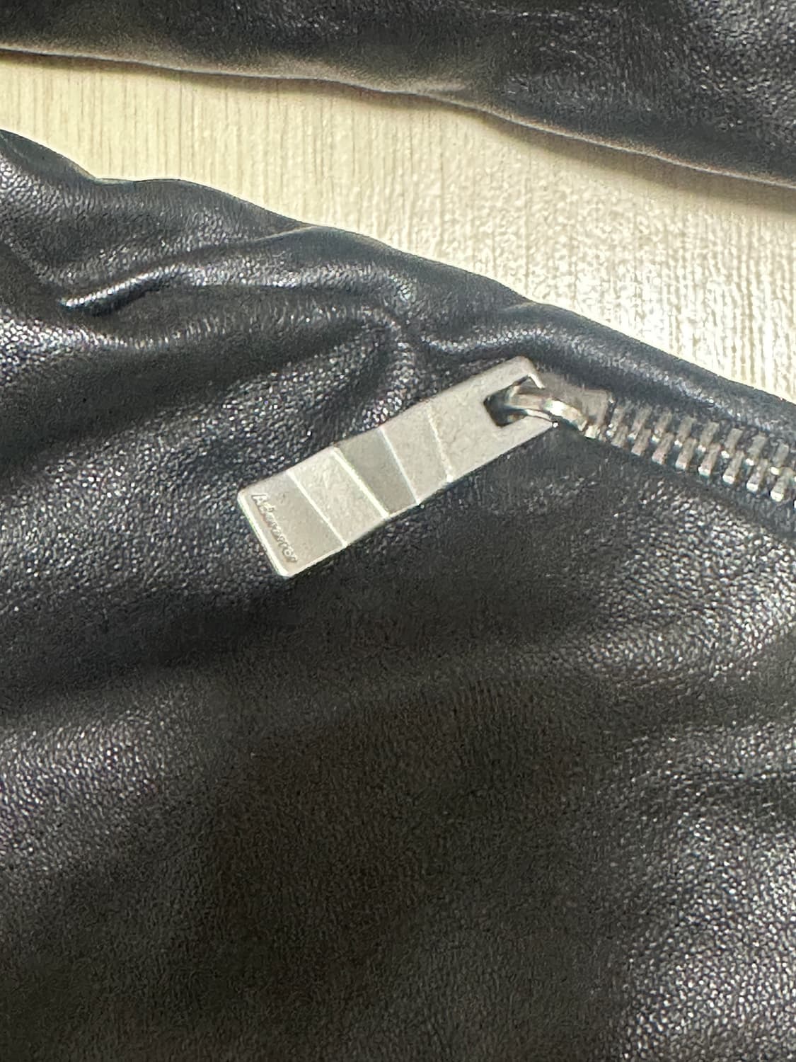 자라 아더에러 매듭 레더 숄더백 신품급 상품이미지3