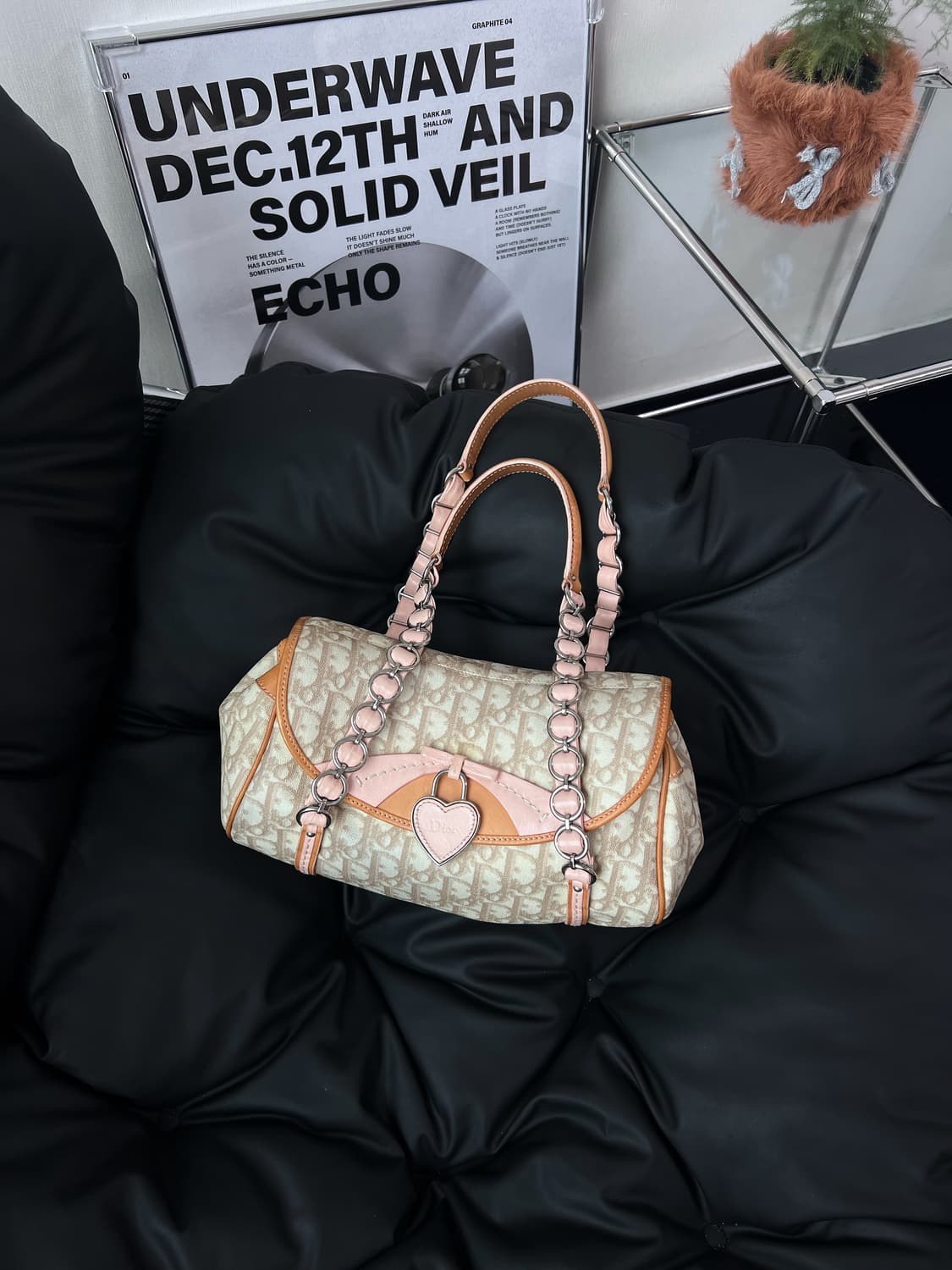 디올 로맨틱 트로터 하트 참 숄더백 베이비 핑크 상품이미지2