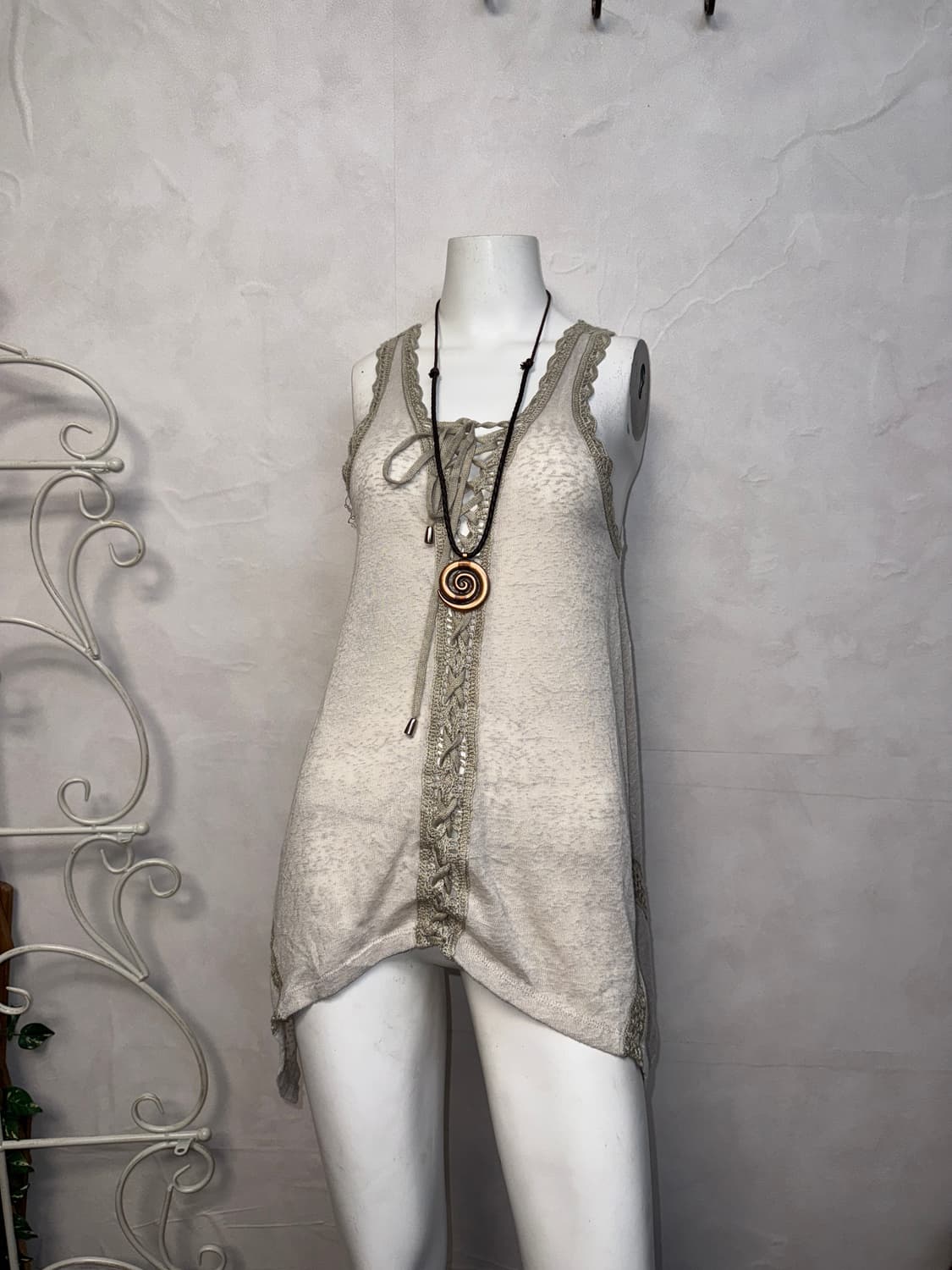 Ash beige crochet laceup unbalance 슬리브리스 상품이미지4
