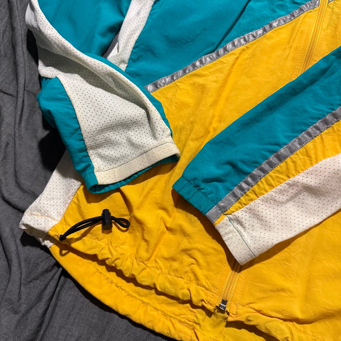 by HIND Mesh-Trimmed Nylon Jacket 상품이미지5