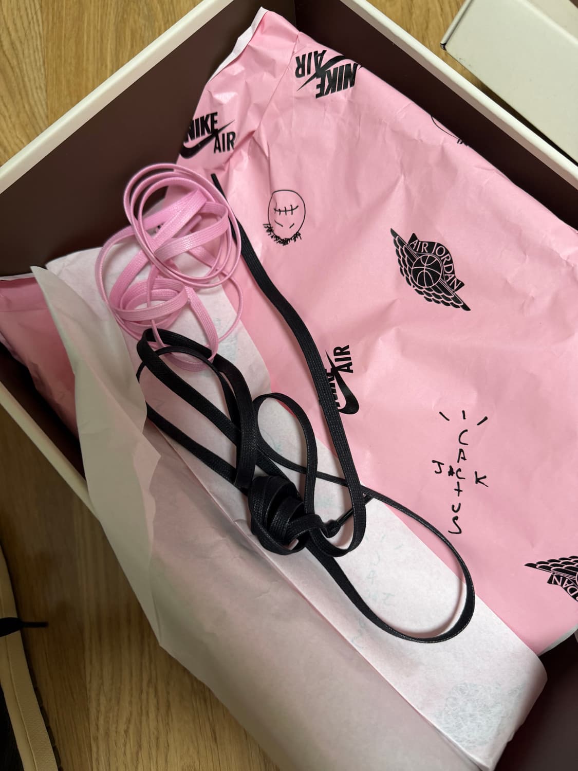 트레비스 스캇 나이키 레트로 og 리버스올리브 상품이미지6