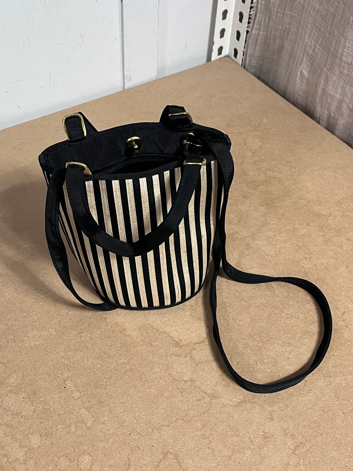 살바토레 페라가모 스트라이프 캔버스 미니 토트백 상품이미지1