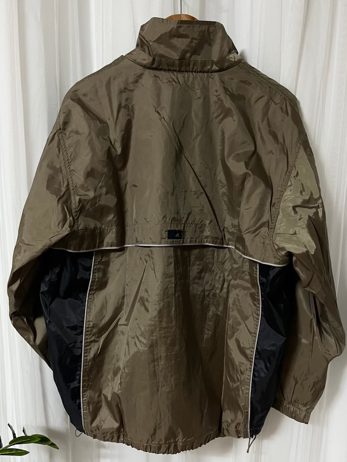 아디다스 올드스쿨 바람막이 L 카키브라운 블랙 배색 상품이미지3