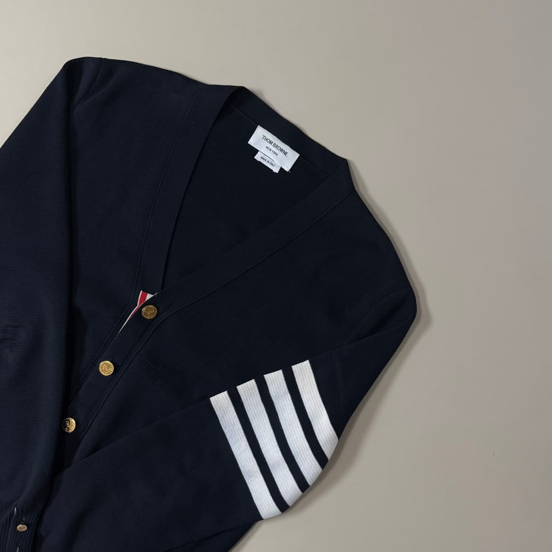 [2/당일출고]톰브라운 밀라노스티치 금장 가디건 상품이미지1
