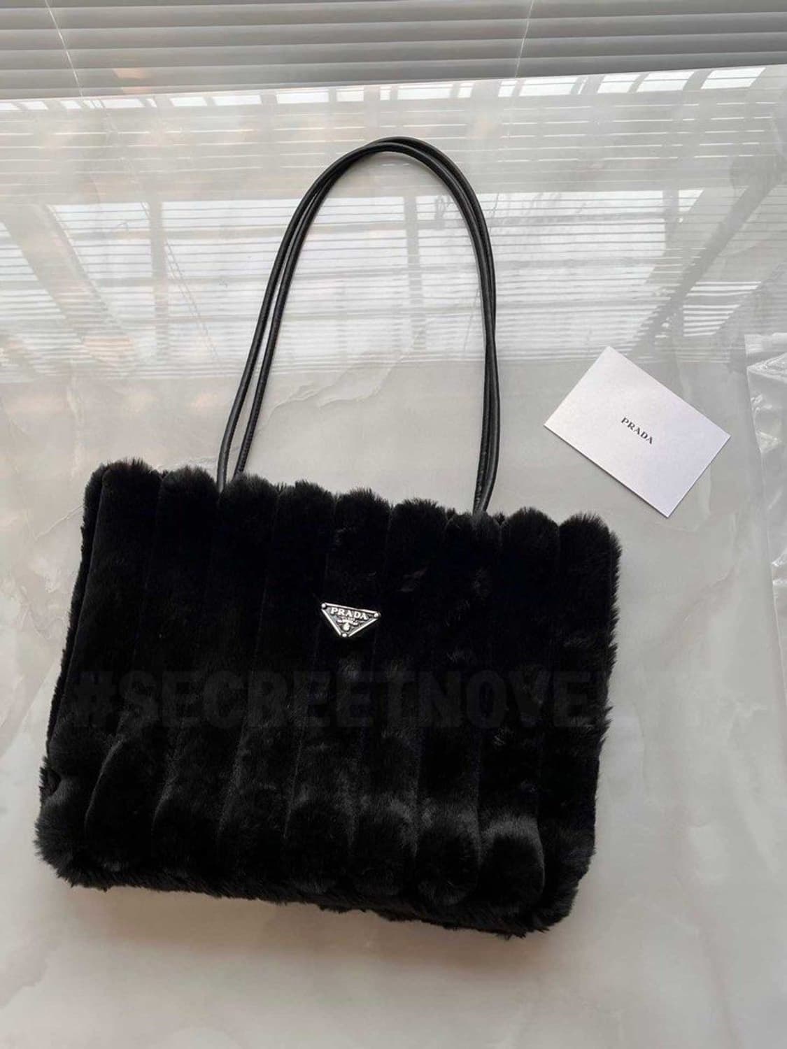  프라다뷰티 퍼 숄더백 블랙VIP 기프트백 무배 상품이미지5