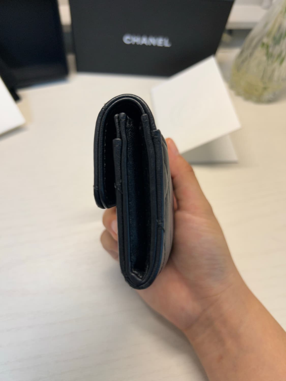샤넬 CHANEL 클래식 금장 램스킨 플랩 카드 지갑 블랙 내장칩 상품이미지4