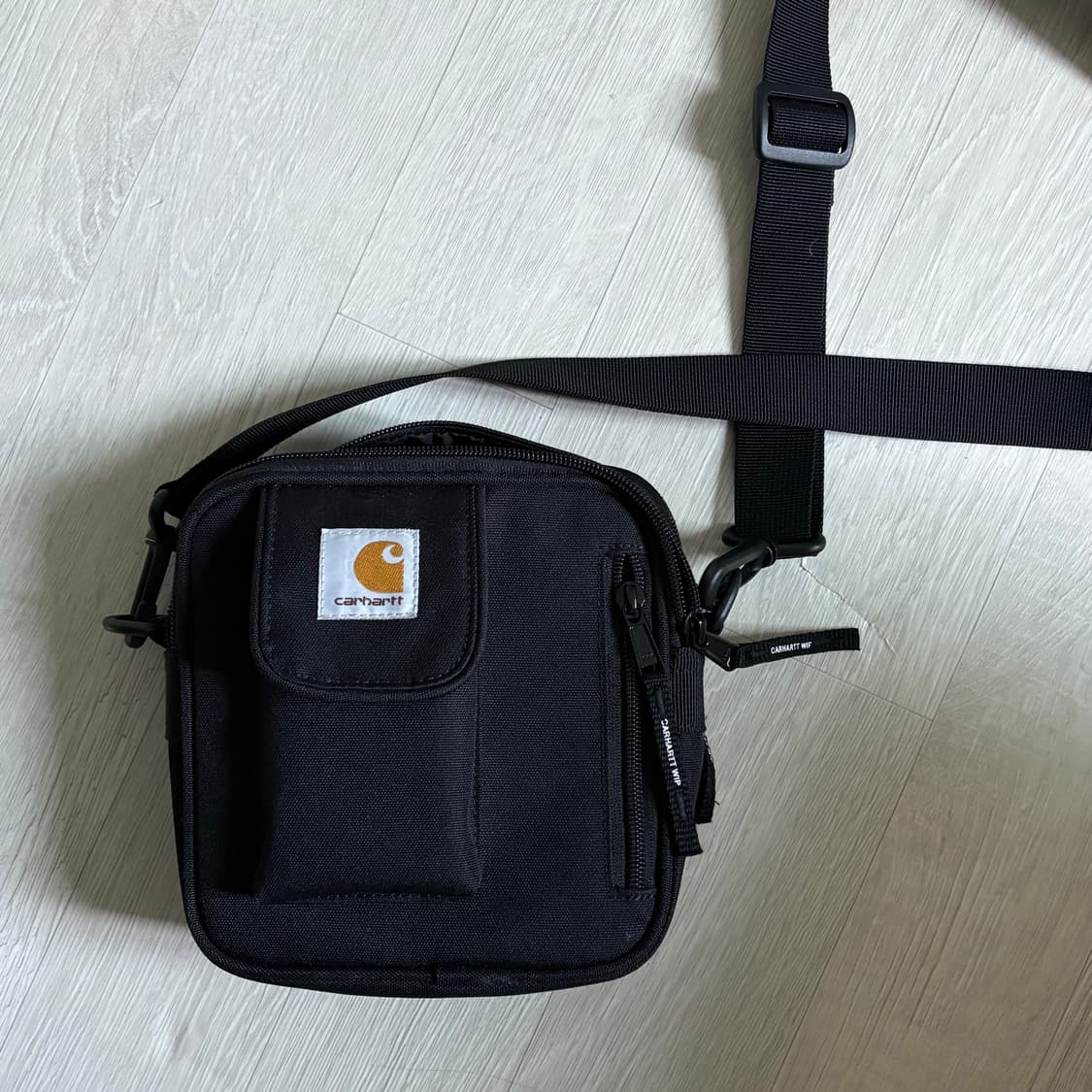 칼하트 윕 에센셜 스몰 크로스백 상품이미지2