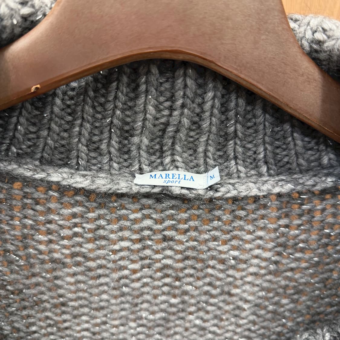 마렐라 스포츠 알파카 혼방 숄카라 니트 시보리 마감 디테일 그레이 멜란지 상품이미지6