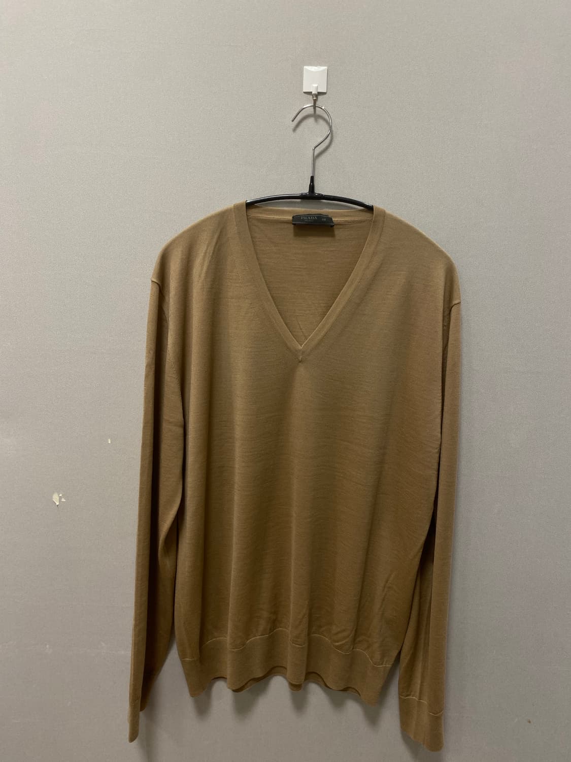 프라다 브이넥 니트 48size 새상품 상품이미지1