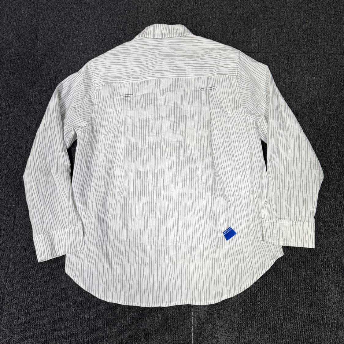 아더에러 주름디테일 스트라이프 셔츠 상품이미지2