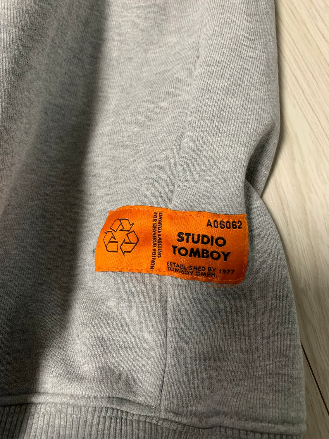 스튜디오 톰보이 KIDS 그래픽 맨투맨 티셔츠 상품이미지3