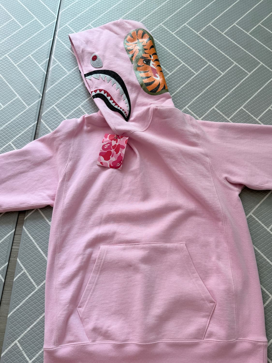 BAPE [미착용/도쿄한정] 베이프 핑크 샤크 후드티 희귀라인 급처 상품이미지1