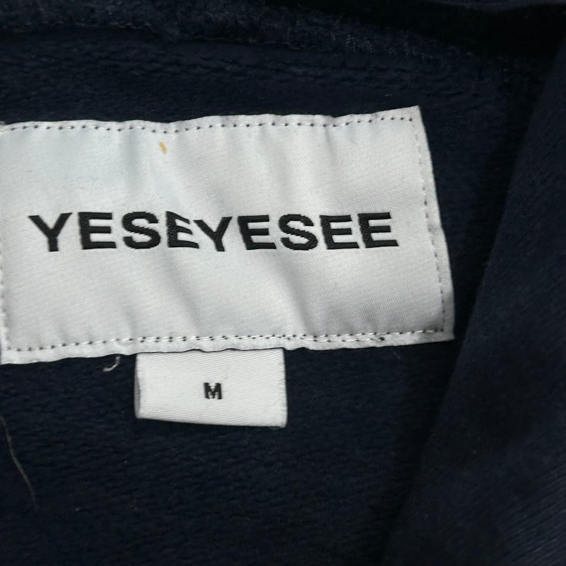 Yeseyesee 예스아이씨 레드 스펠아웃 로고 네이비 후드티 상품이미지5