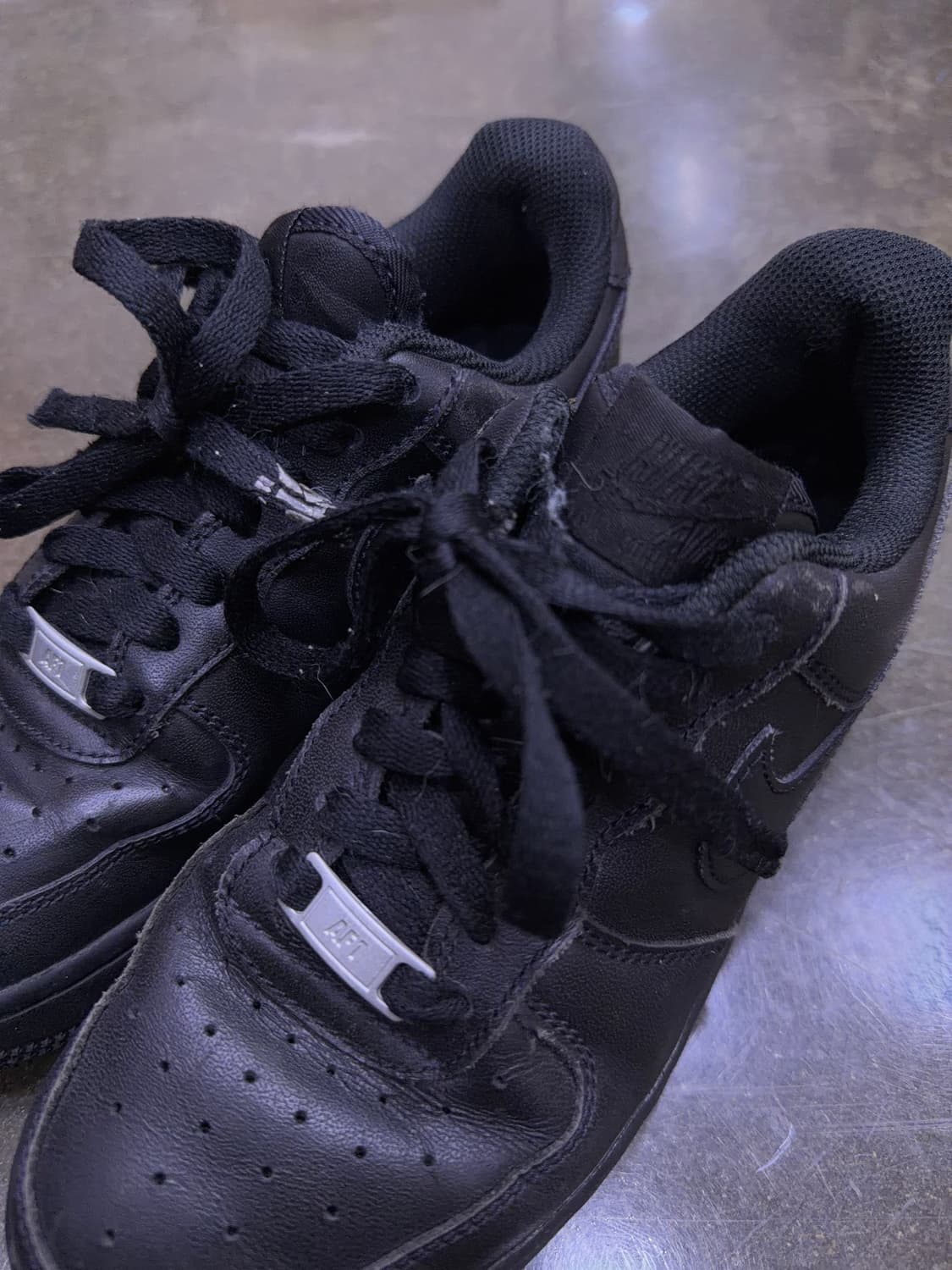 나이키 에어포스 1 07 트리플블랙 로우 235 상품이미지4