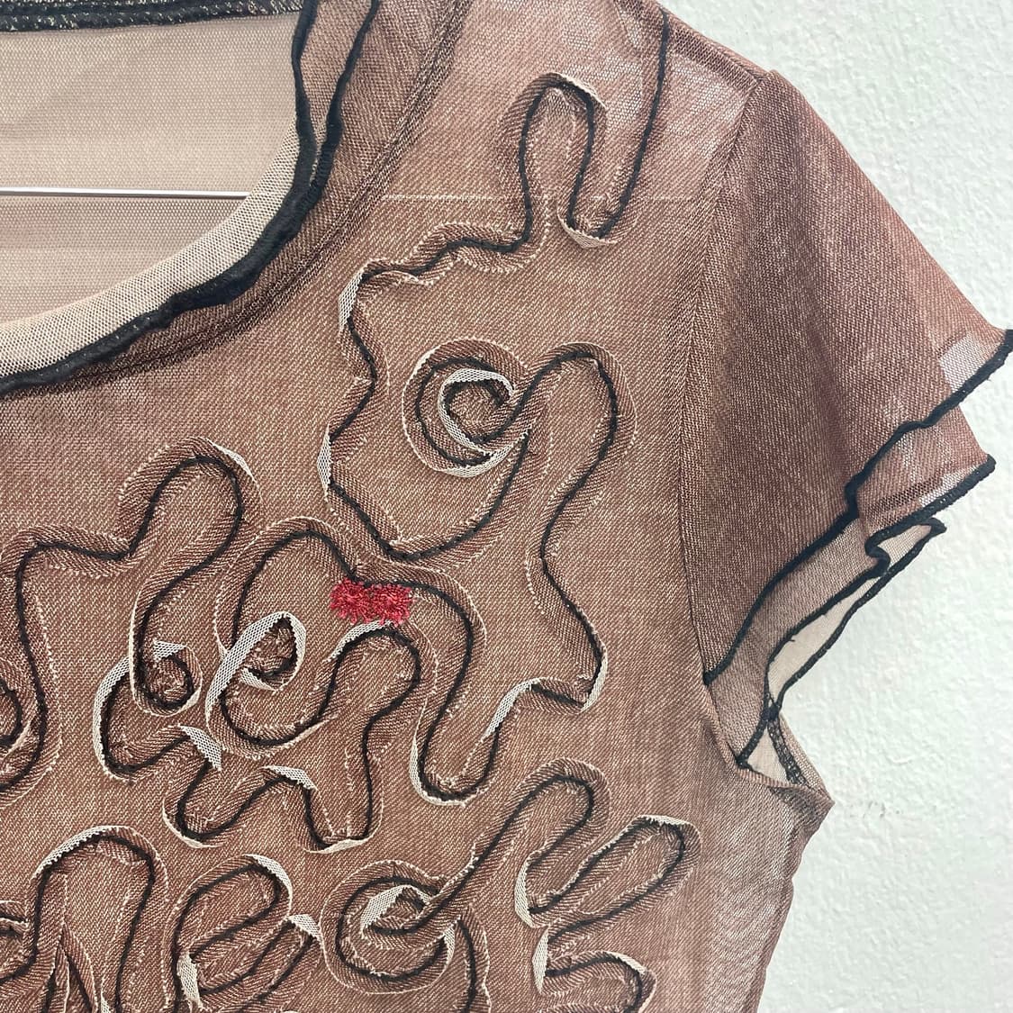 Brown sheer appliqué top 상품이미지4