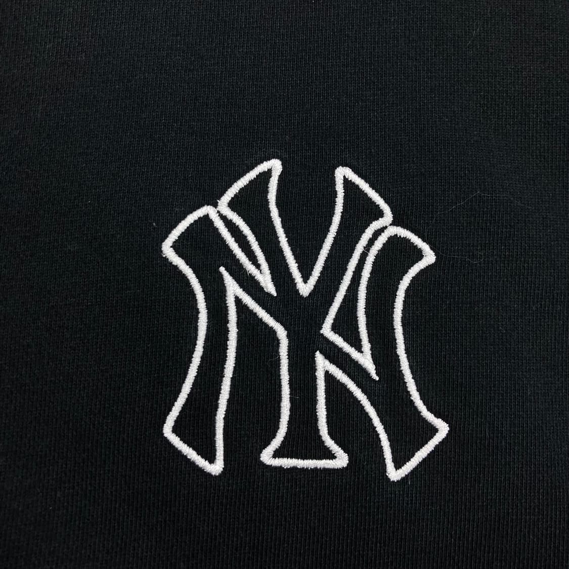 MLB 블랙 컬러 뉴욕양키스 빅로고 맨투맨 상품이미지3