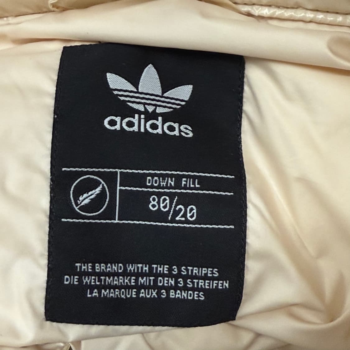 아디다스 크림 유광 패딩 상품이미지5