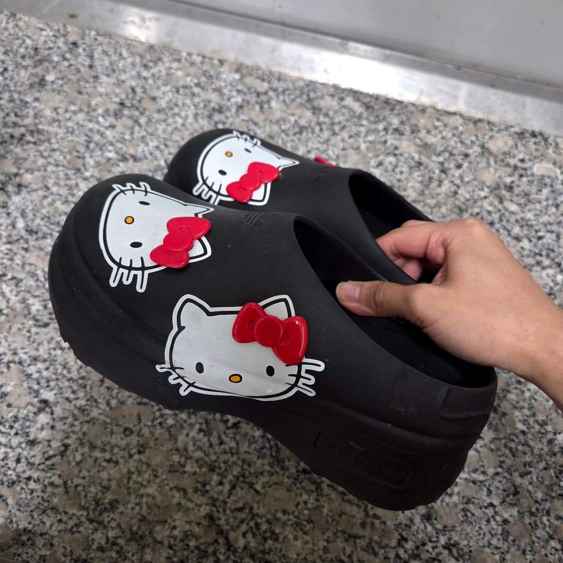 헬로키티 아디다스 아디폼 225 상품이미지4