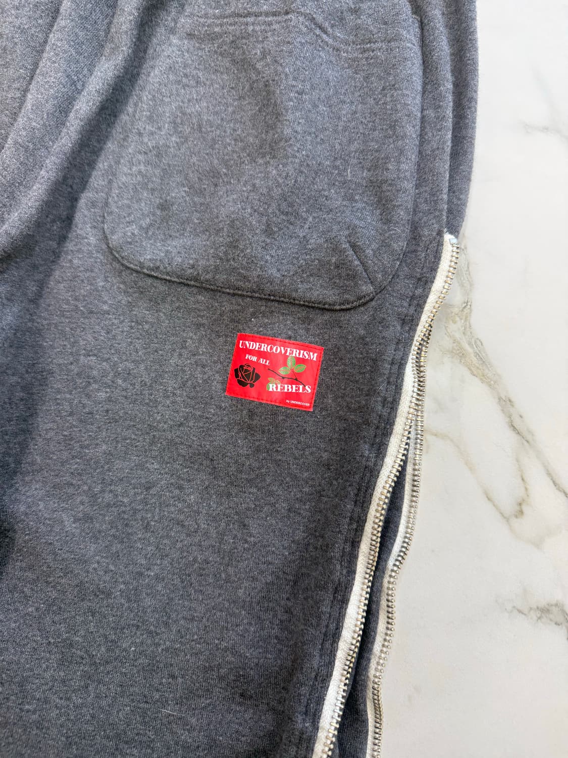 언더커버 23SS 언더커버리즘 사이드 집 팬츠 상품이미지3