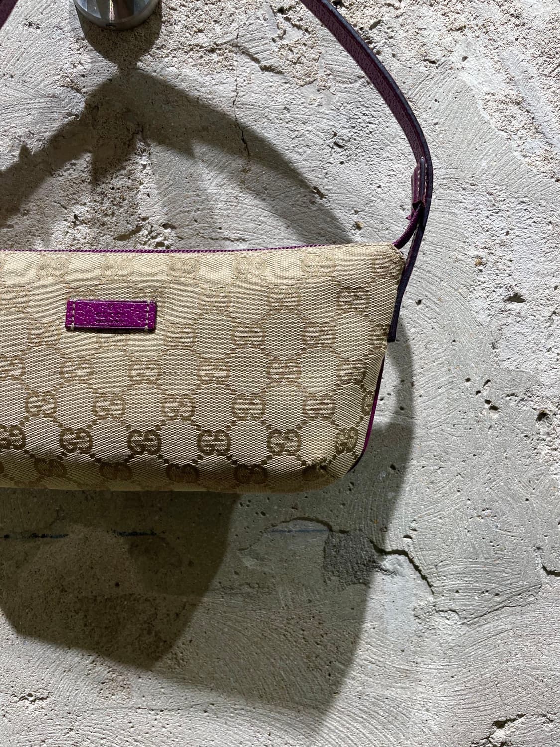 구찌 베이지 GG 모노그램 미니 핸드백 상품이미지3