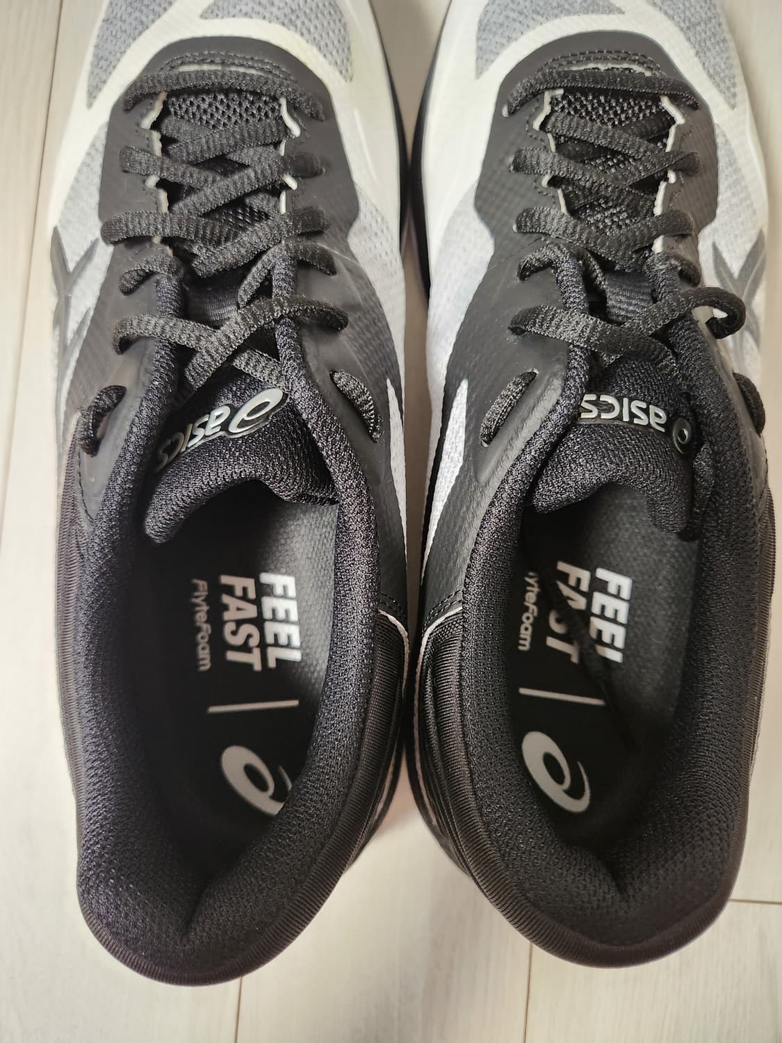 아식스 배구화 NETBURNER BALLISTIC FF사이즈285

새상 상품이미지3