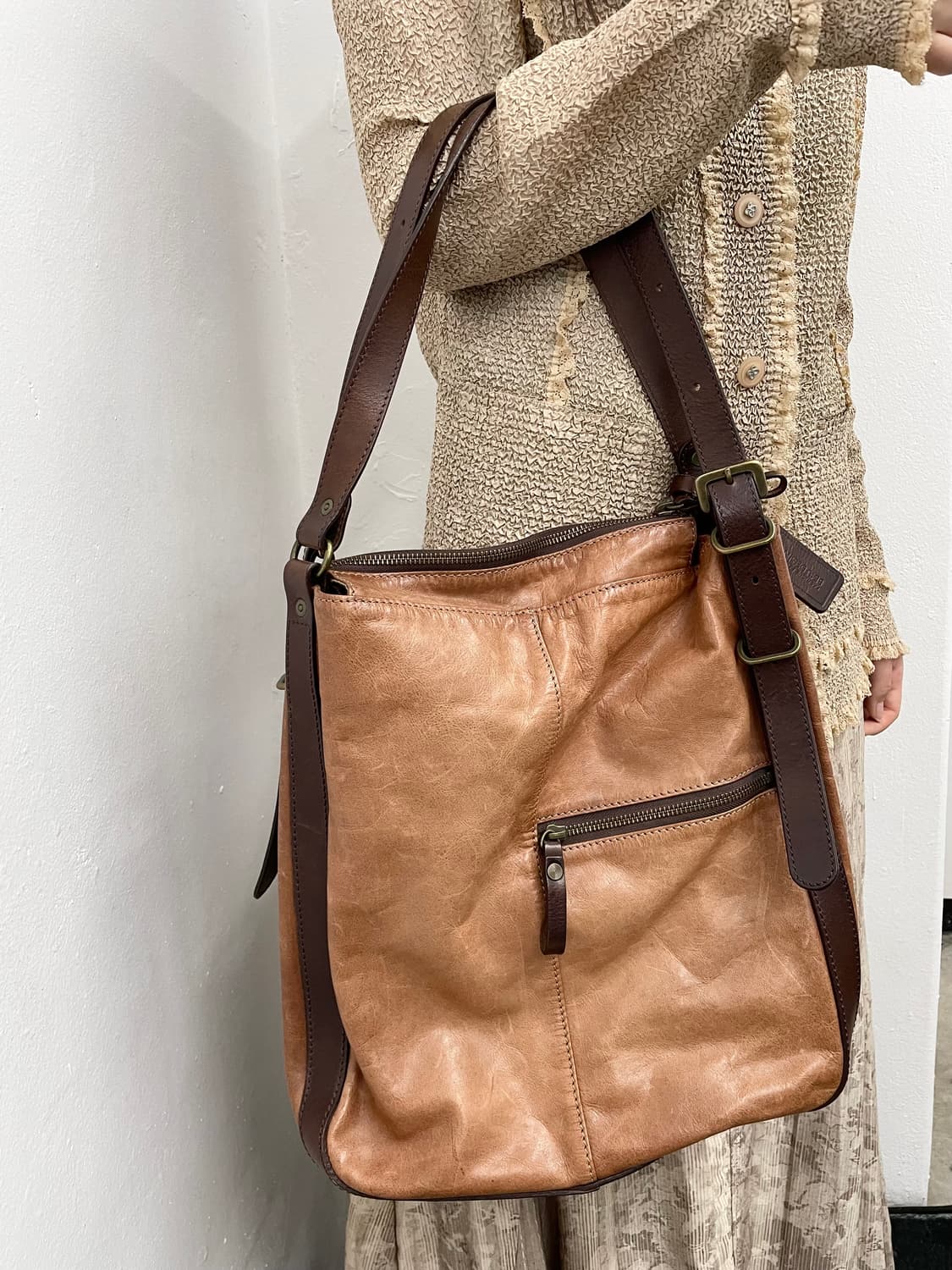 Beau Dessin 보데생 레더 버클 호보백 상품이미지3