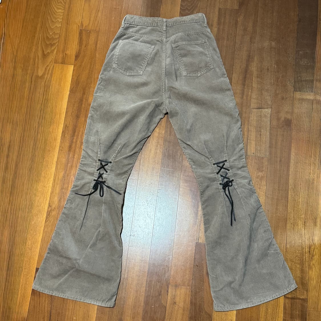 캐피탈 코듀로이 잼스톤 플레어 부츠컷 팬츠 브라운(뉴진스 혜인 착용) 상품이미지4