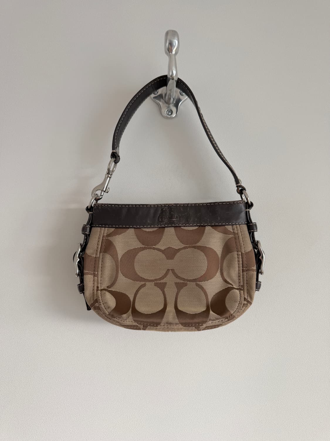 코치(COACH) 모노그램 숄더백 상품이미지1