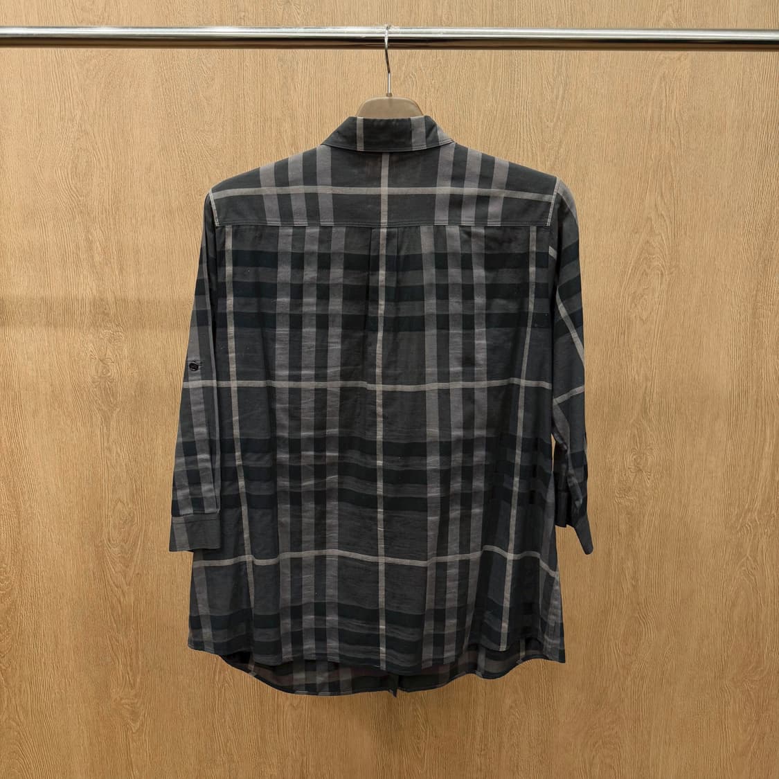 버버리 런던 코튼 7부 셔츠 체크 패턴 플랩 포켓 디테일 레귤러핏 블랙 상품이미지3