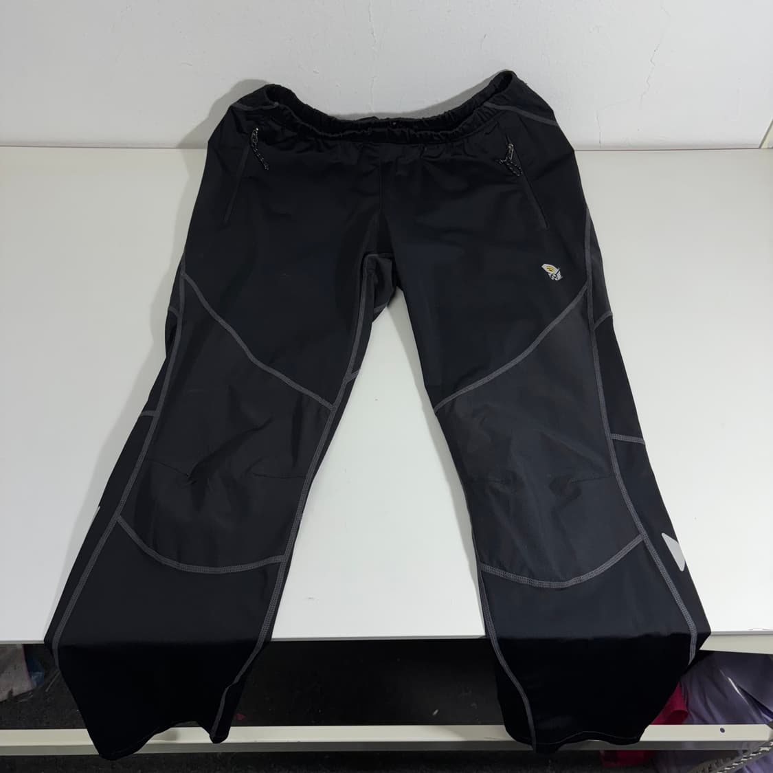 우먼L 마운틴하드웨어 블랙 슬림핏 등산팬츠 상품이미지2