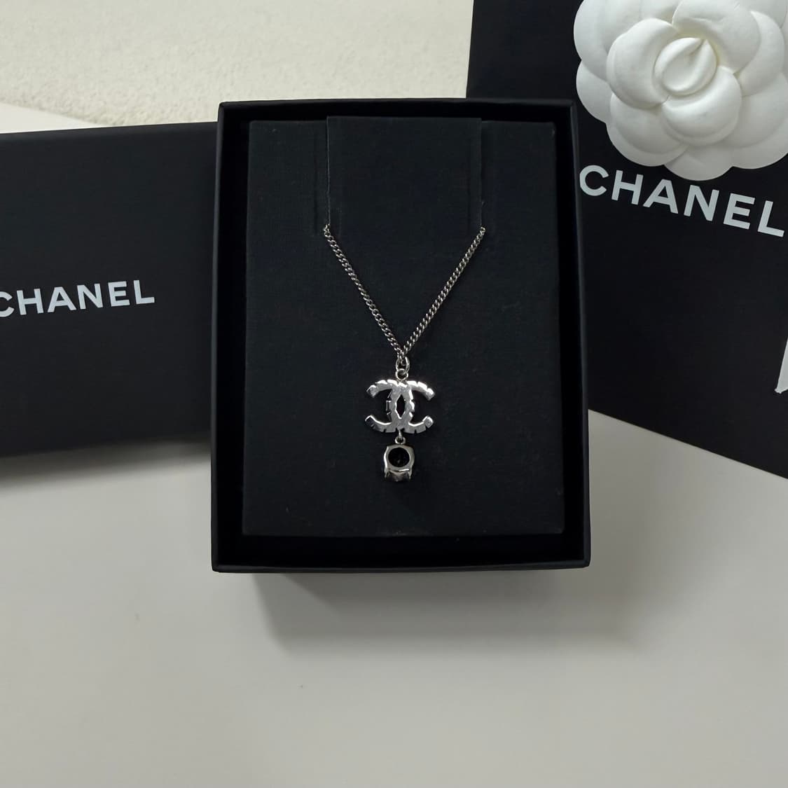 (당일출고) 샤넬 CC로고 블랙 팬던트 상품이미지3