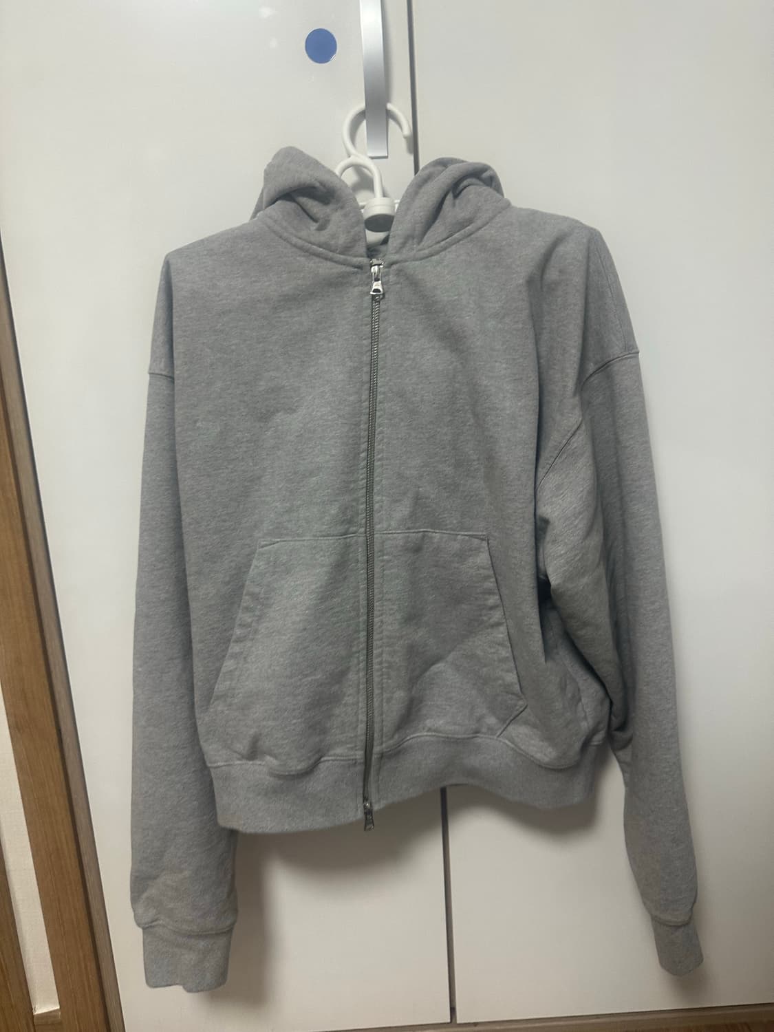 소버먼트 솔리드 크롭 후디 집업 상품이미지1