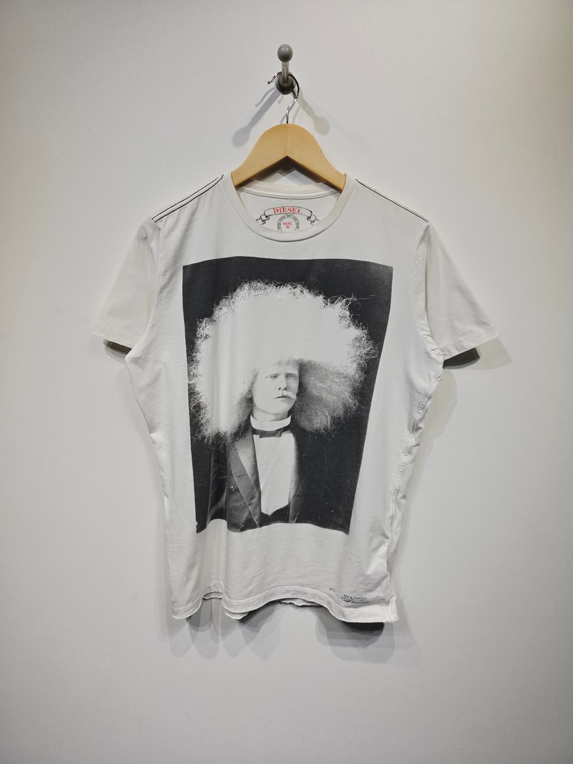 디젤(DIESEL) 인더스트리 그래픽 프린팅 반팔 티셔츠 상품이미지2