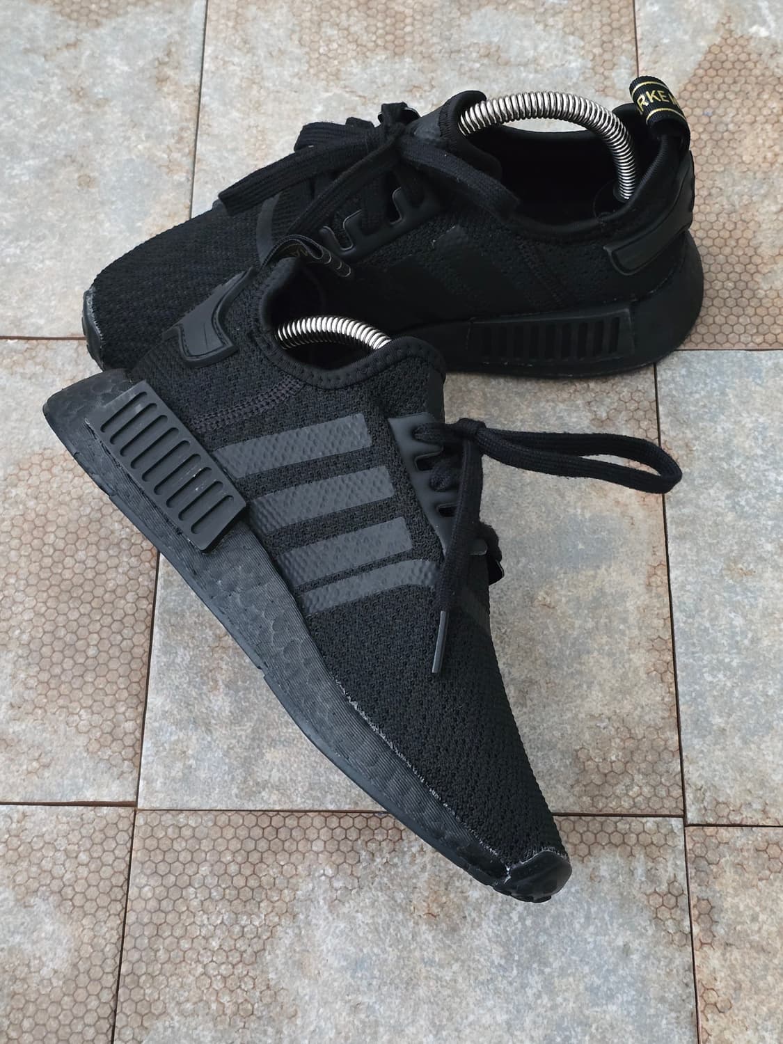 (225)아디다스 nmd r1 블랙 골드 상품이미지4