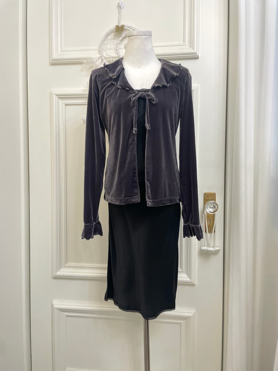 charcoal velvet bow point ruffle cardiga 상품이미지1