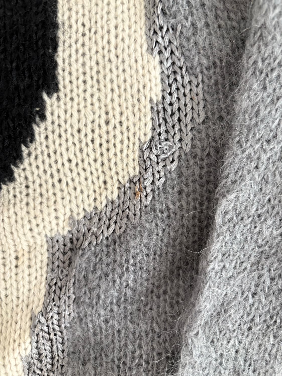 grey corsage sweater 코사지 디테일 니트 상품이미지6