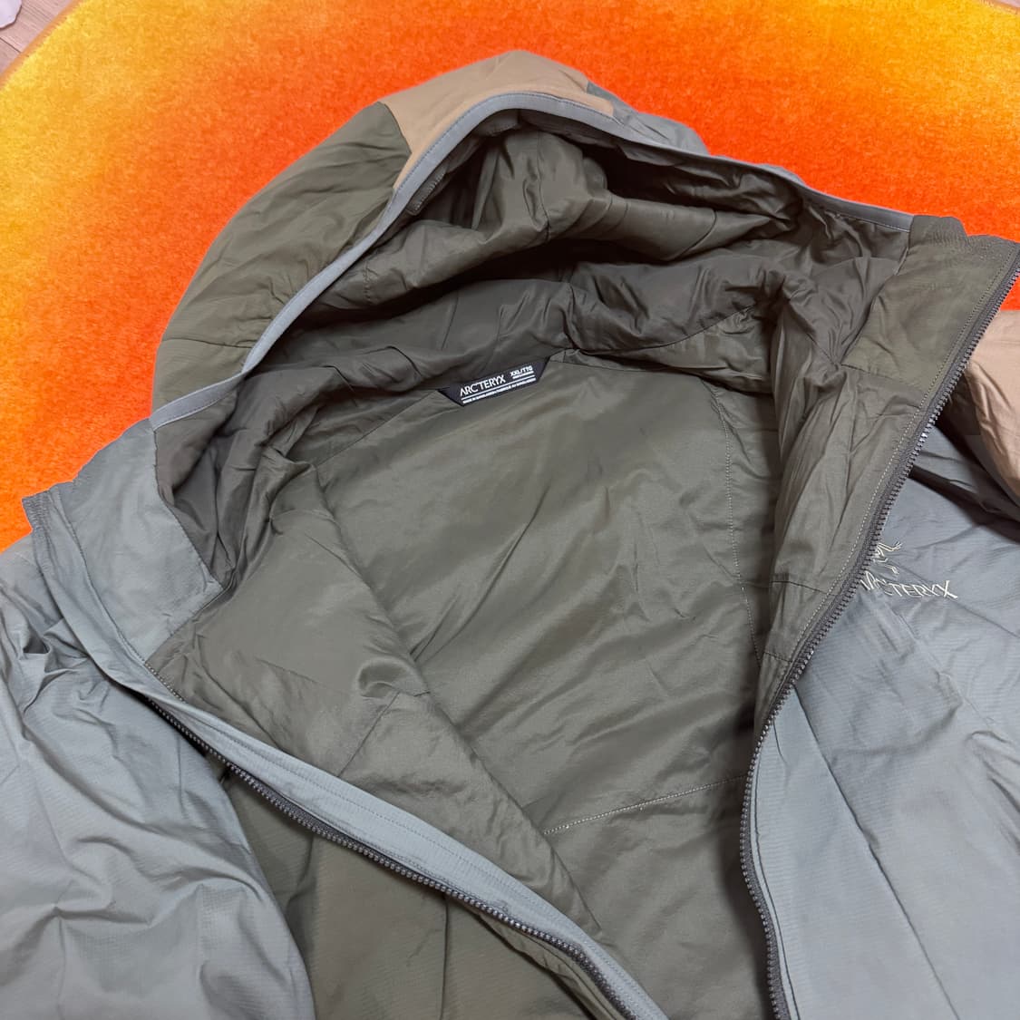 아크테릭스 아톰 후디 램파이어 타츠 포리지 패딩자켓 상품이미지3