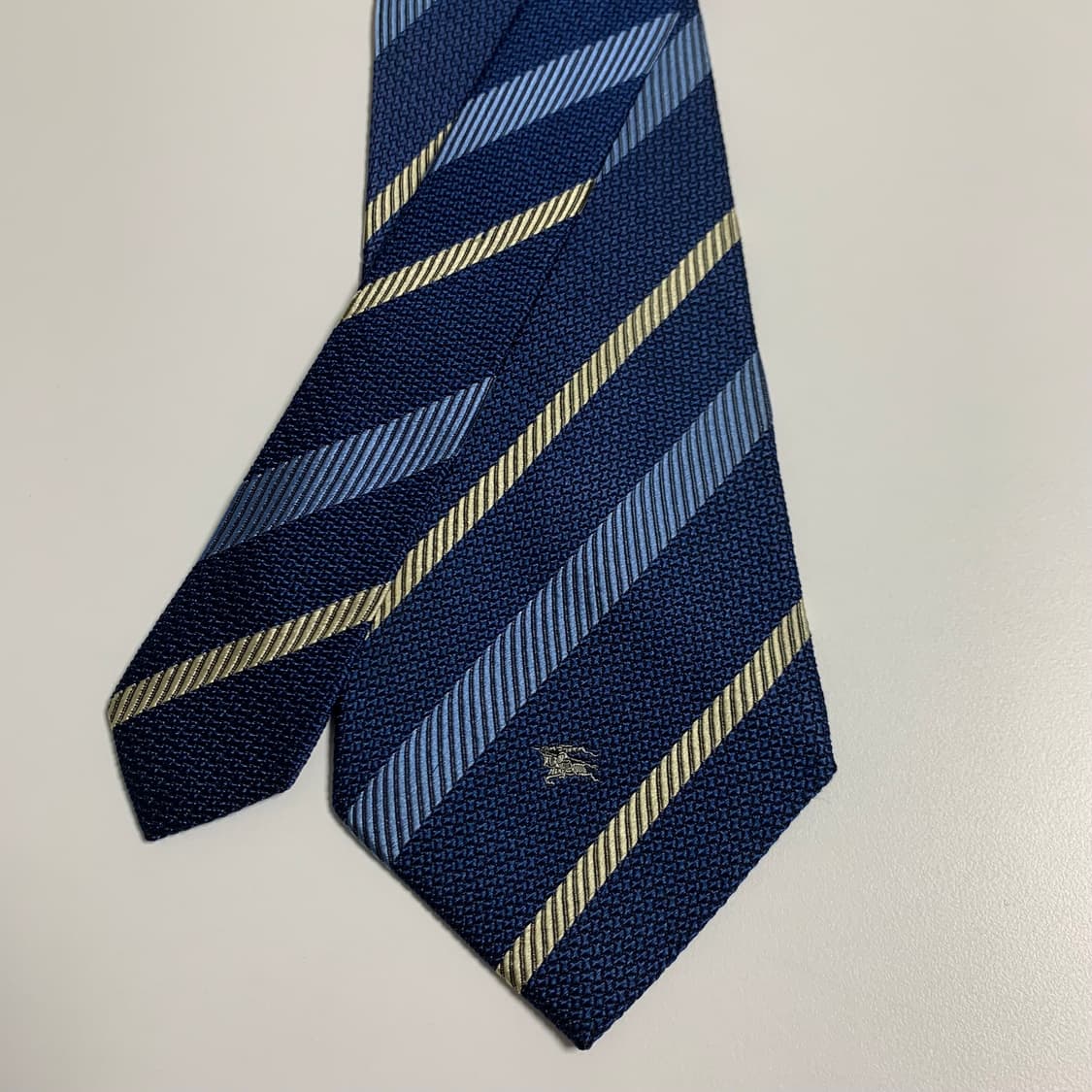 버버리(BURBERRY) 스트라이프 레지멘탈 명품넥타이 100실크 A+ 상품이미지4