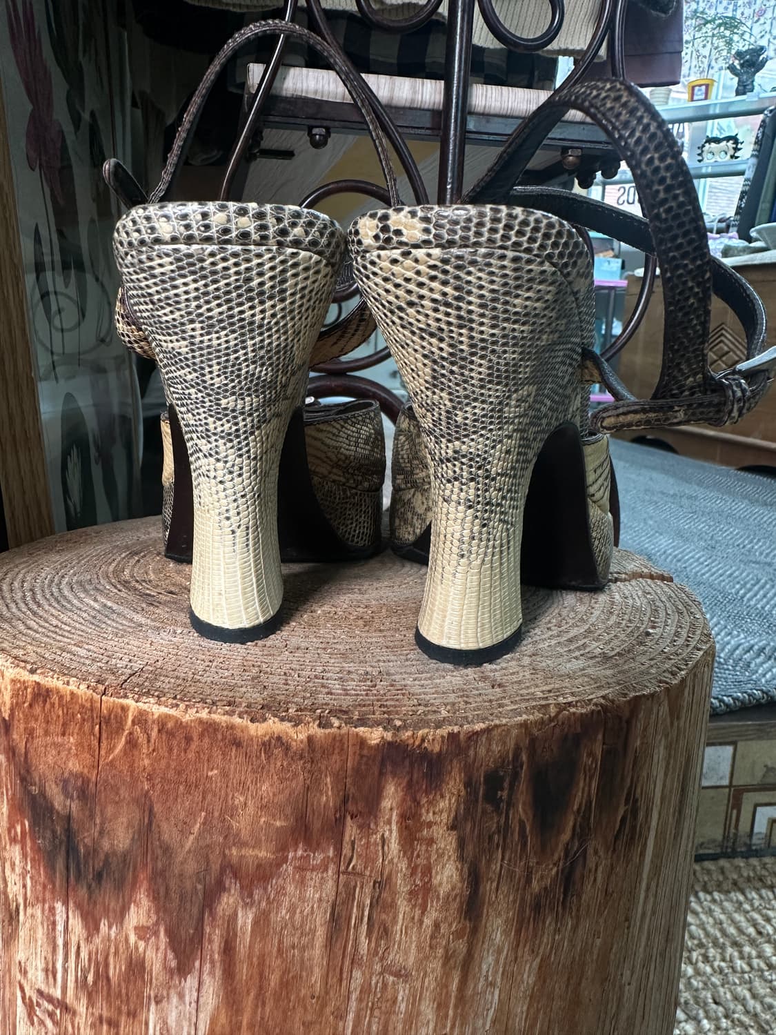 프라다 뱀피 힐 235 상품이미지5