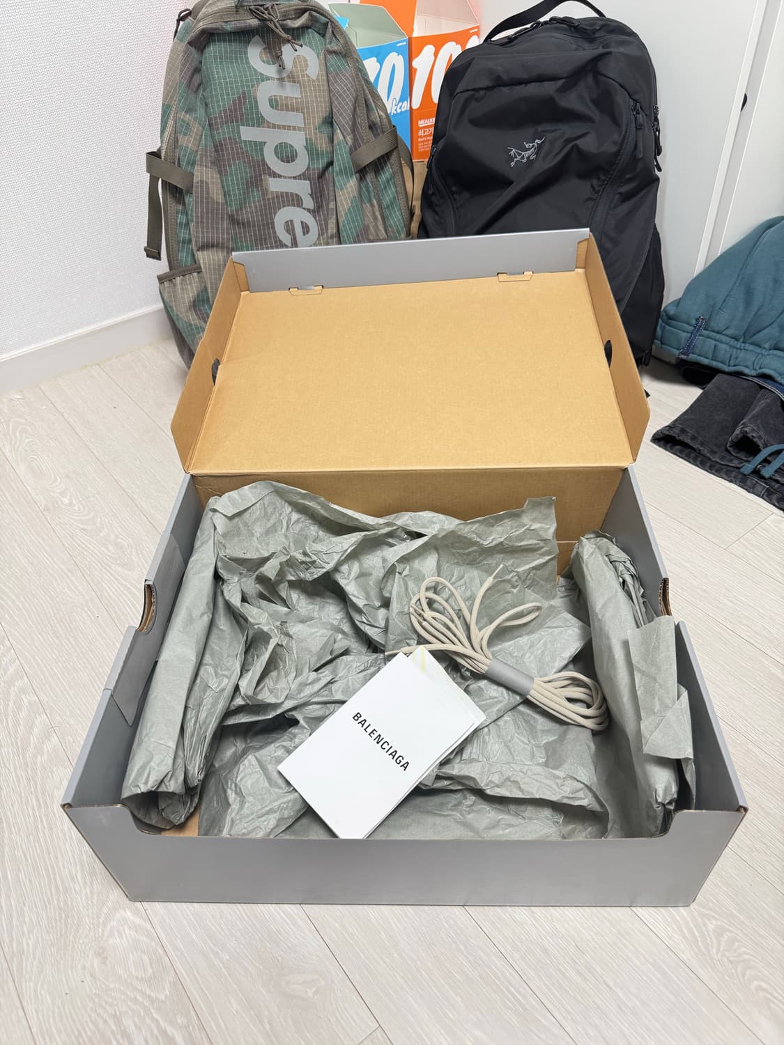 발렌시아가 디펜더 베이지 43 새상품급 상품이미지6