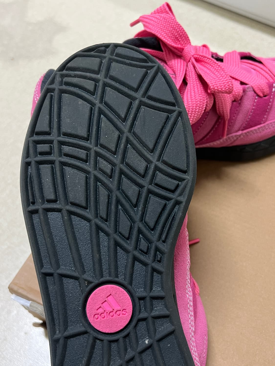 아디다스 핑크 스웨이드 운동화 270 상품이미지4
