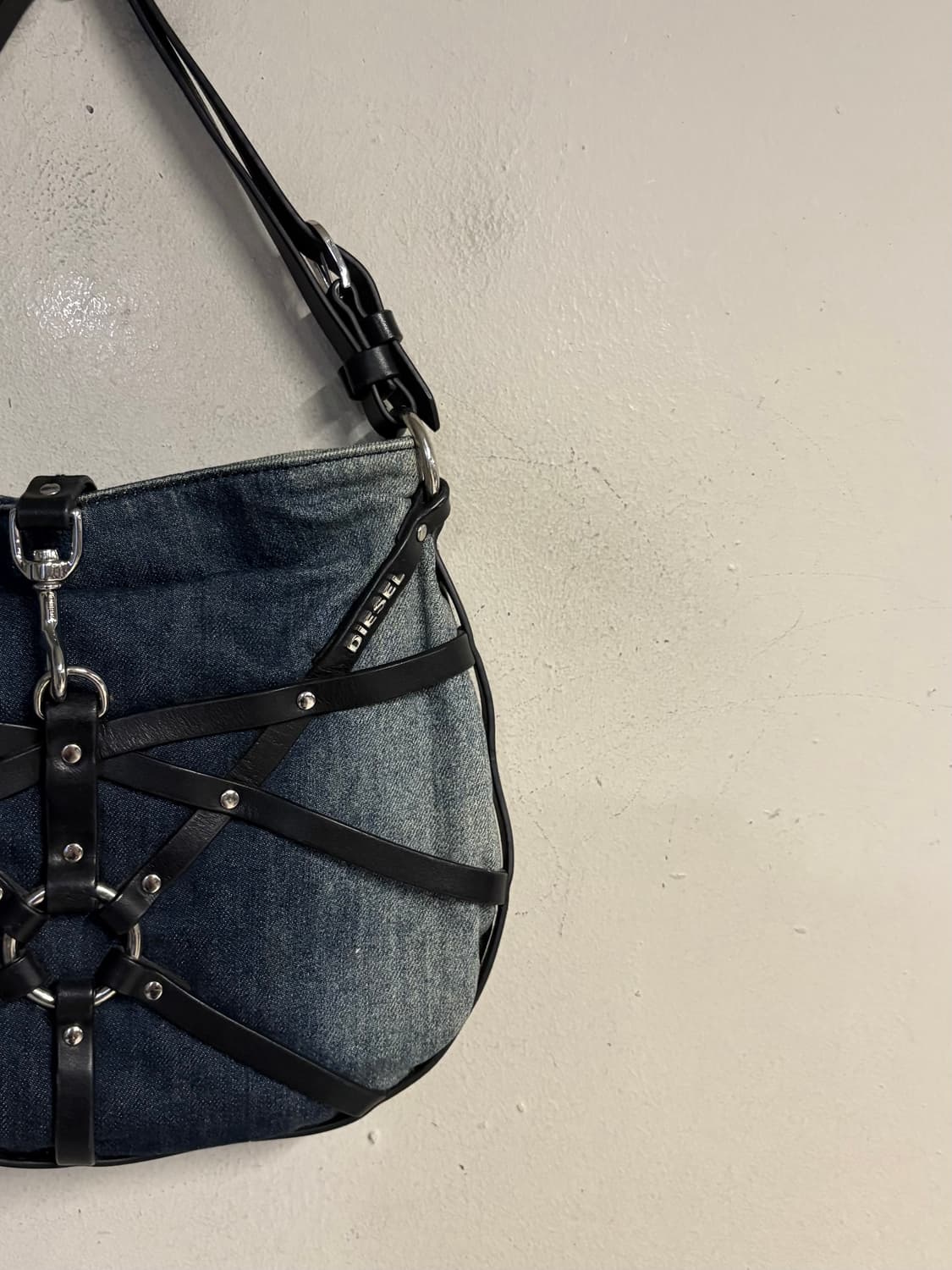 DIESEL harness detail hand bag  상품이미지4