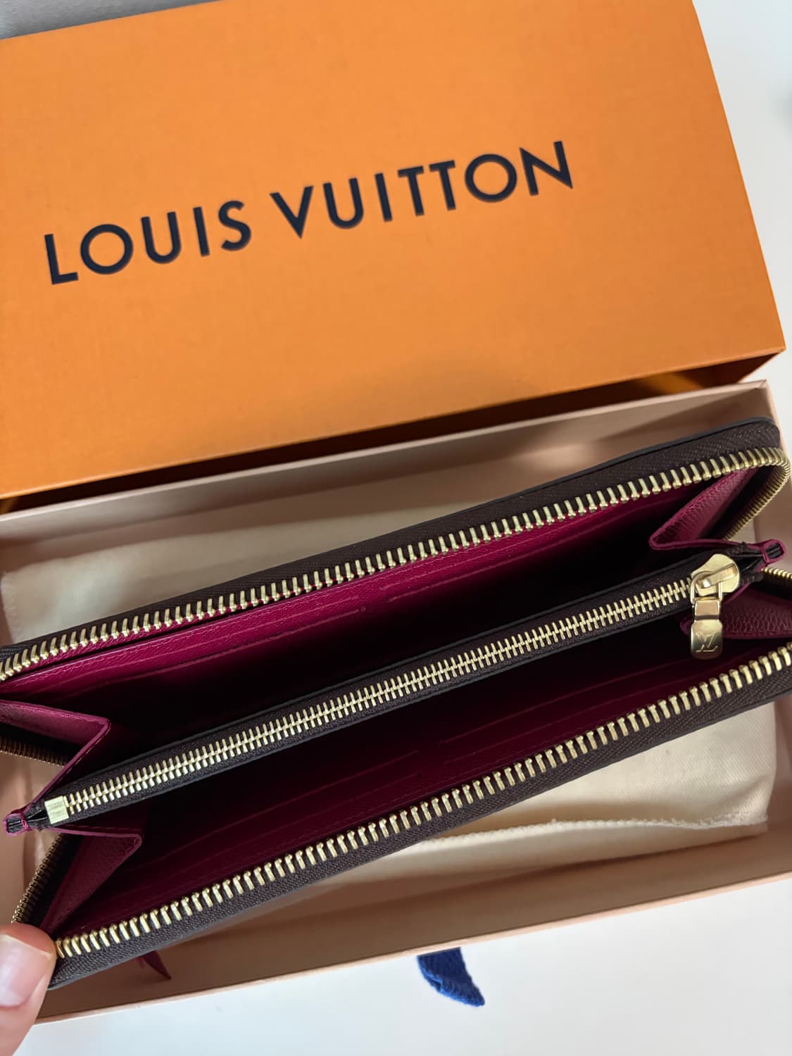 ‼️풀박스 새상품‼️ 루이비통 클레망스 월릿 푸시아 상품이미지3