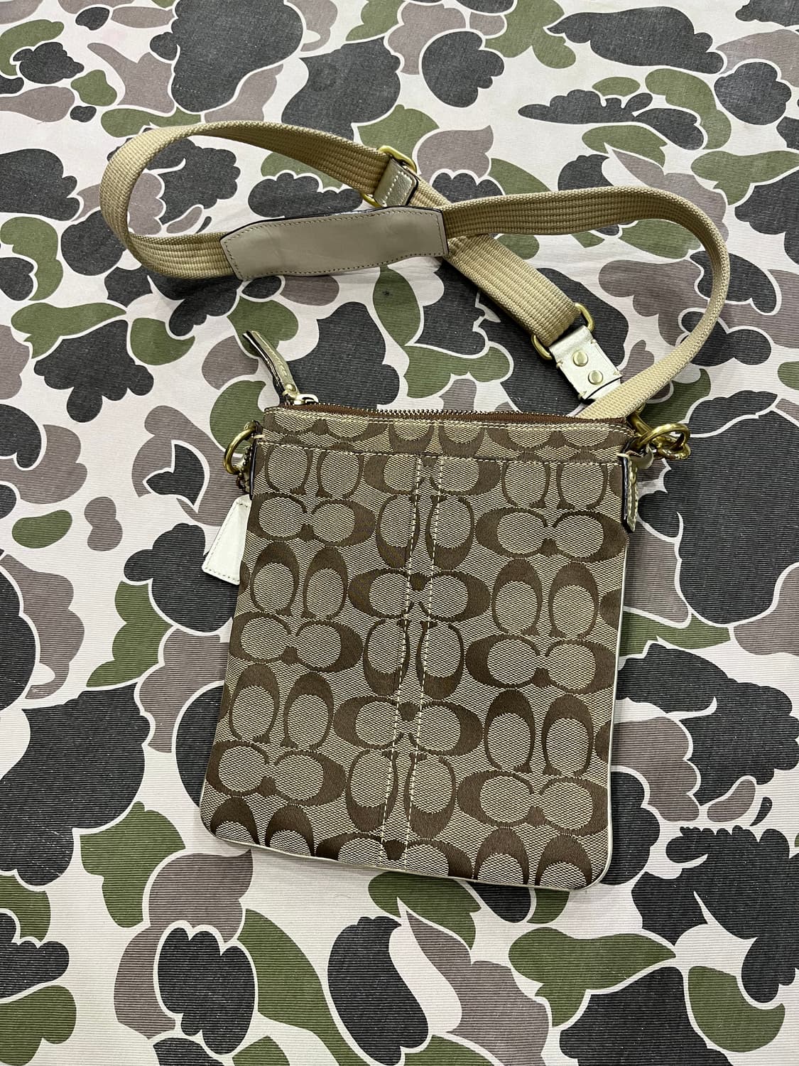 코치 모노그램 미니 크로스백 상품이미지3