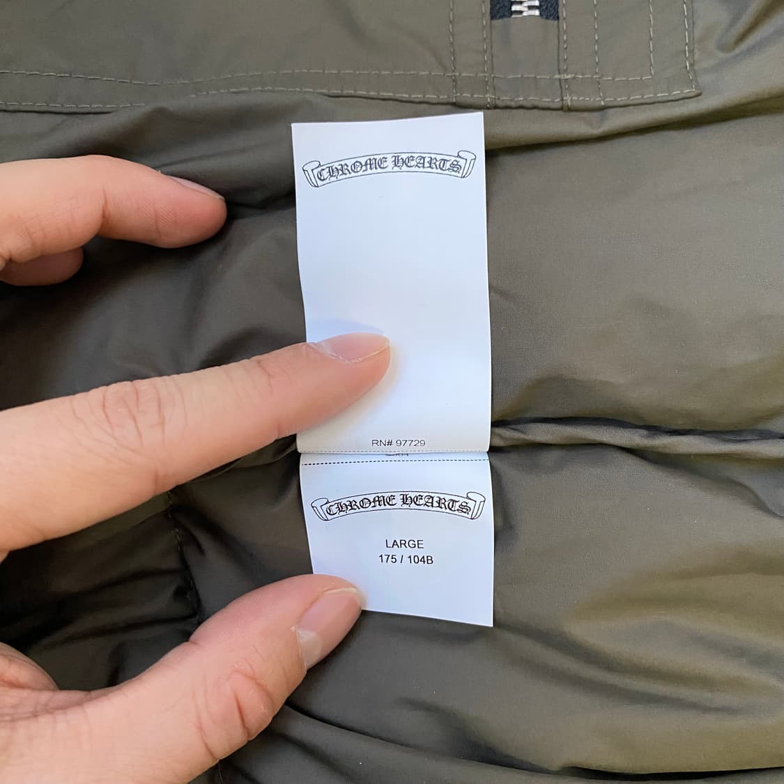 [L] 크롬하츠 STIFF V2 푸퍼 패딩 올리브 상품이미지9
