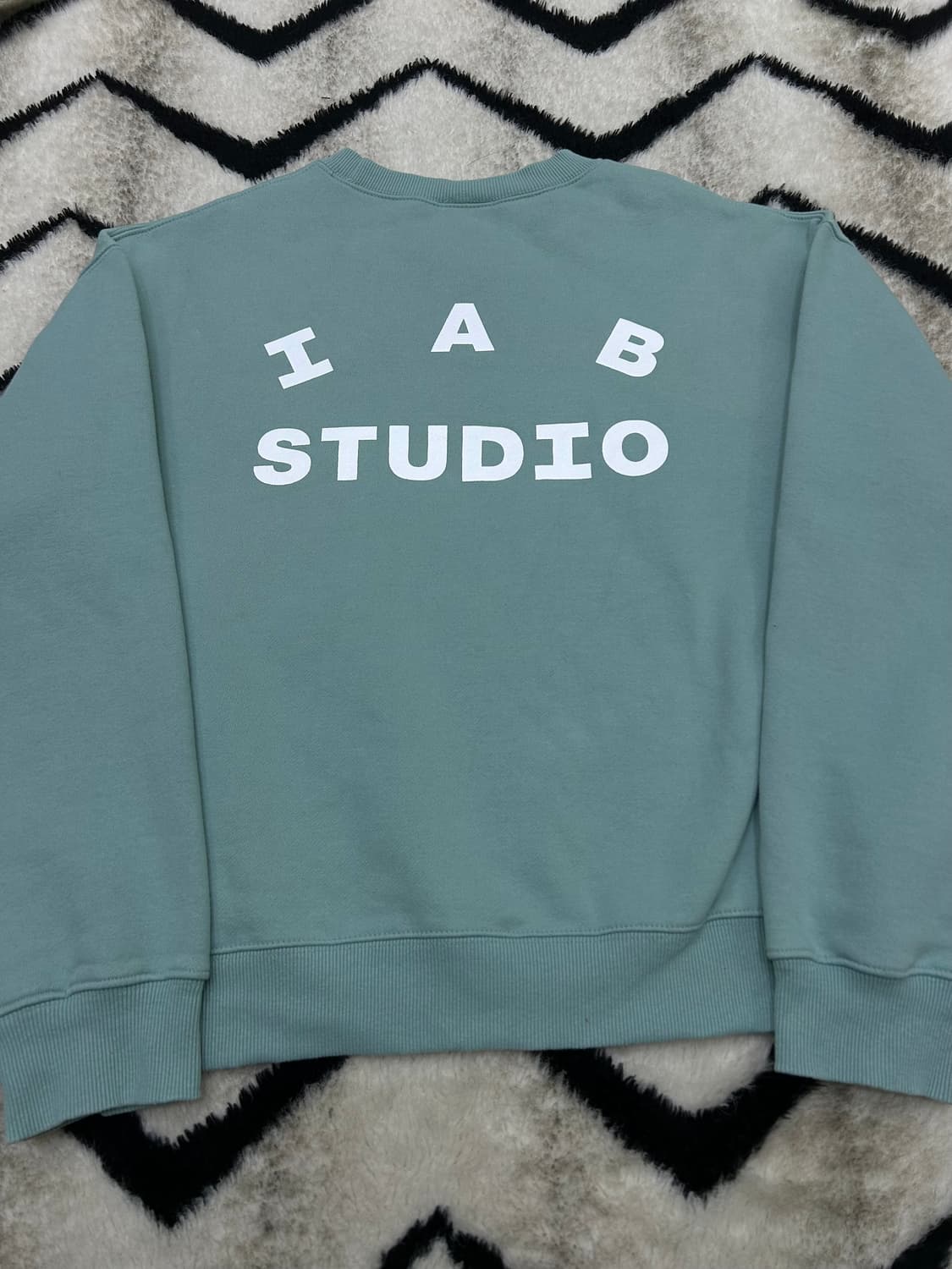 [S]아이앱스튜디오 맨투맨/애쉬그린/기모 상품이미지2