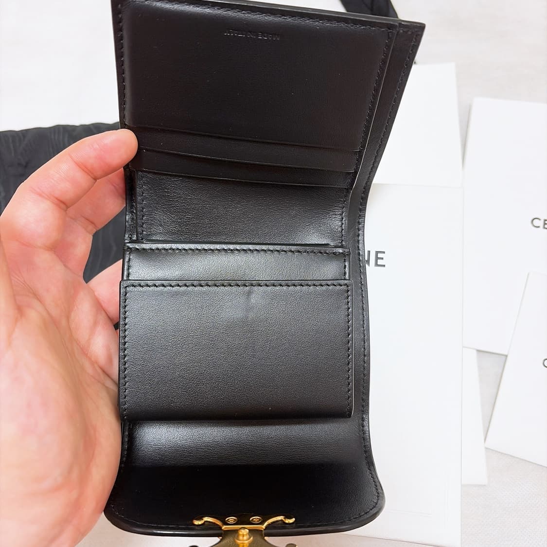 정품) 셀린느 트리옹프 플랩 지갑 상품이미지6