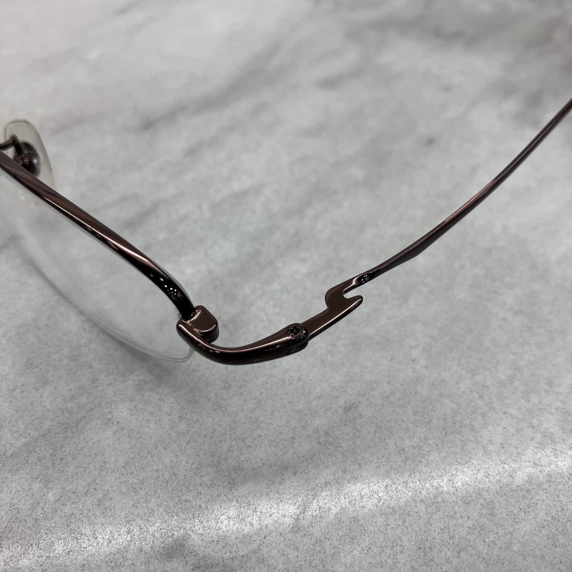 C74 MEET EYEWEAR 유광 브론즈 오벌 반무테 안경 상품이미지2
