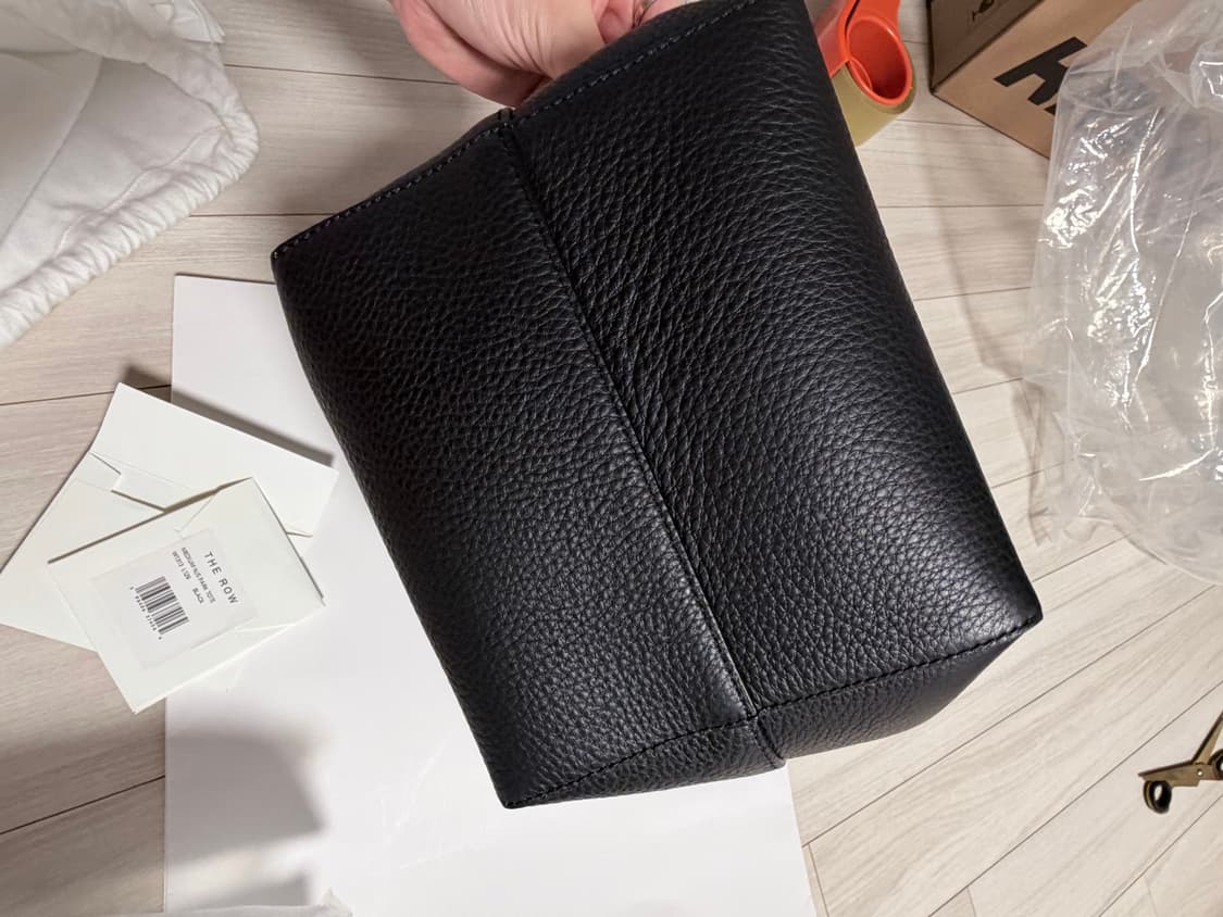 [미사용] 더로우 파크백 미디움 블랙 상품이미지4